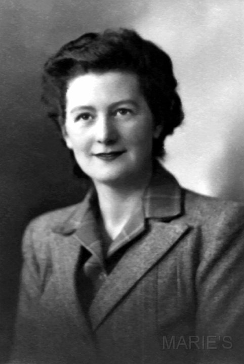 BETTY portrait 02.jpg